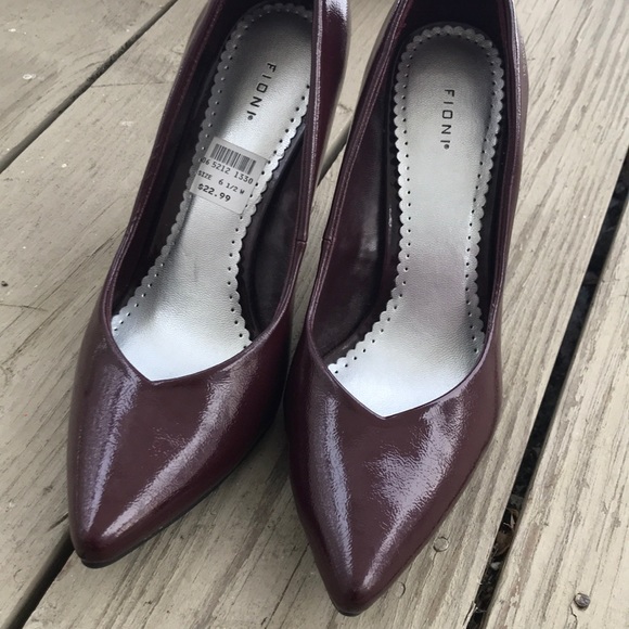 FIONI Clothing Shoes - NWT Fioni burgundy heels